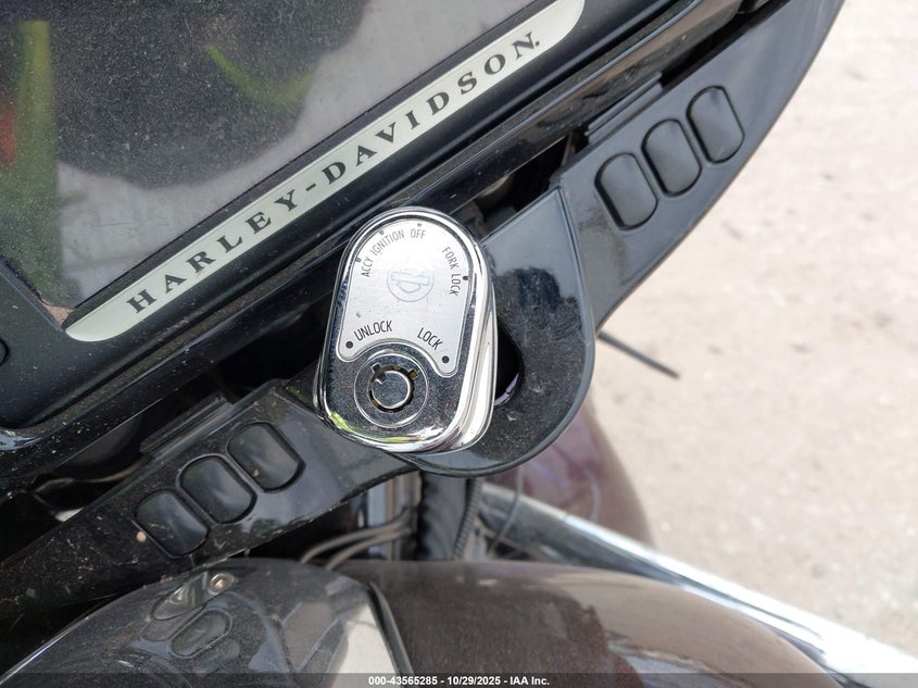 2017 Harley-Davidson Flhxs Street Glide Special VIN: 1HD1KRC13HB642704 Lot: 43565285