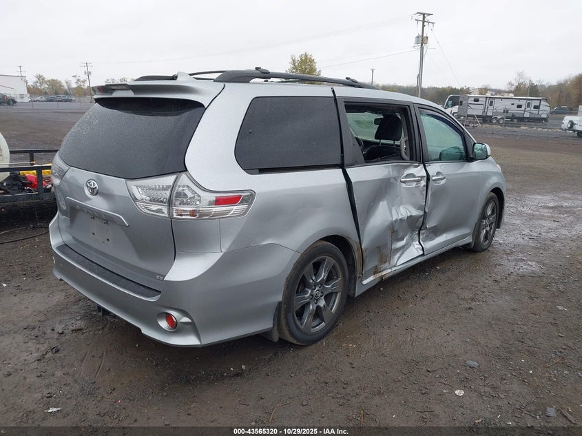 5TDXZ3DC6KS966704 2019 TOYOTA SIENNA photo no. 4
