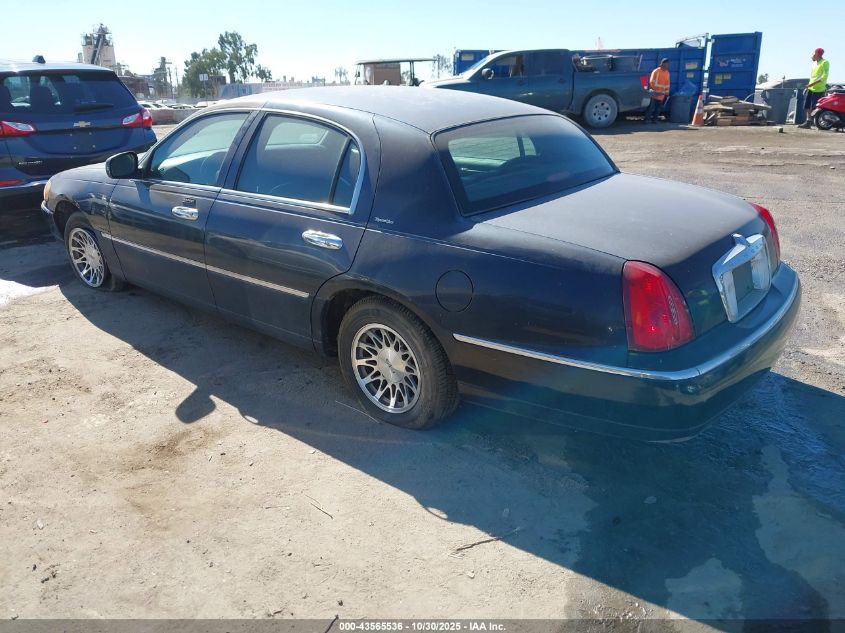 2002 Lincoln Town Car Signature
