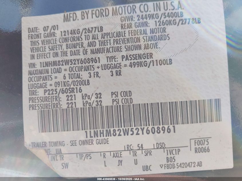 2002 Lincoln Town Car Signature VIN: 1LNHM82W52Y608961 Lot: 43565536