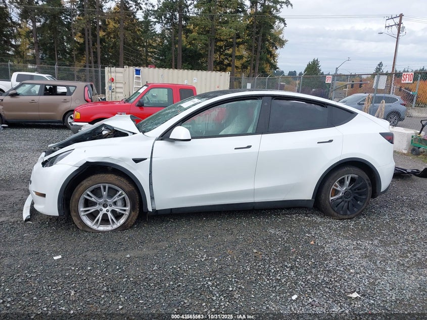 2023 Tesla Model Y Awd/Long Range Dual Motor All-Wheel Drive VIN: 7SAYGDEE9PF630169 Lot: 43565563