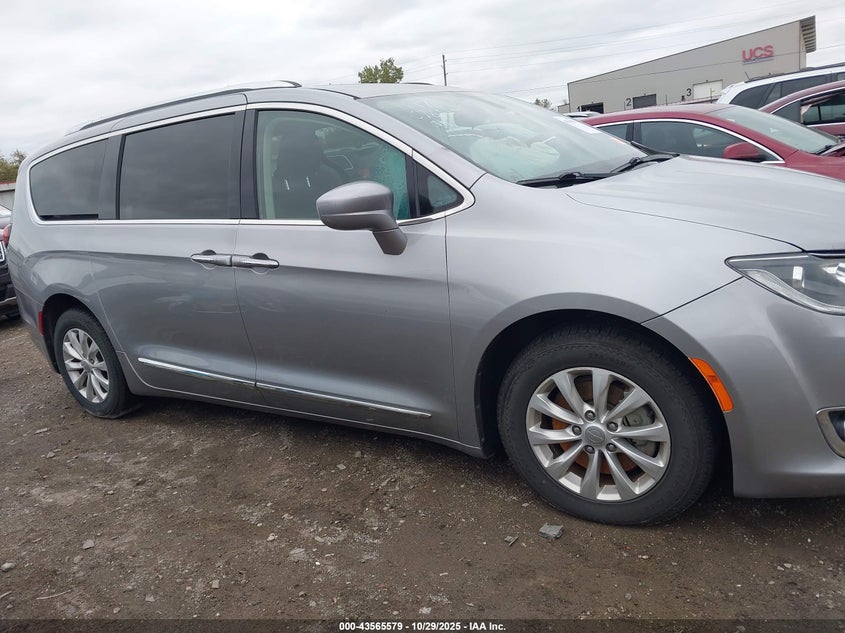 2018 Chrysler Pacifica Touring L VIN: 2C4RC1BG6JR246167 Lot: 43565579