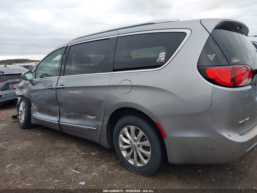 2018 Chrysler Pacifica Touring L VIN: 2C4RC1BG6JR246167 Lot: 43565579
