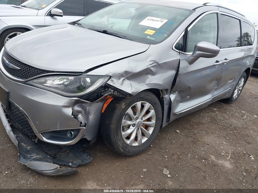 2018 Chrysler Pacifica Touring L VIN: 2C4RC1BG6JR246167 Lot: 43565579