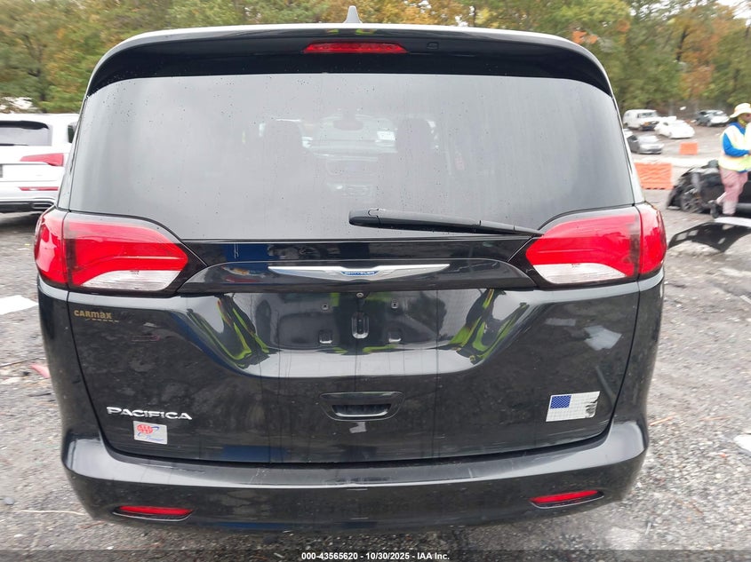 2017 Chrysler Pacifica Touring VIN: 2C4RC1DG3HR655072 Lot: 43565620