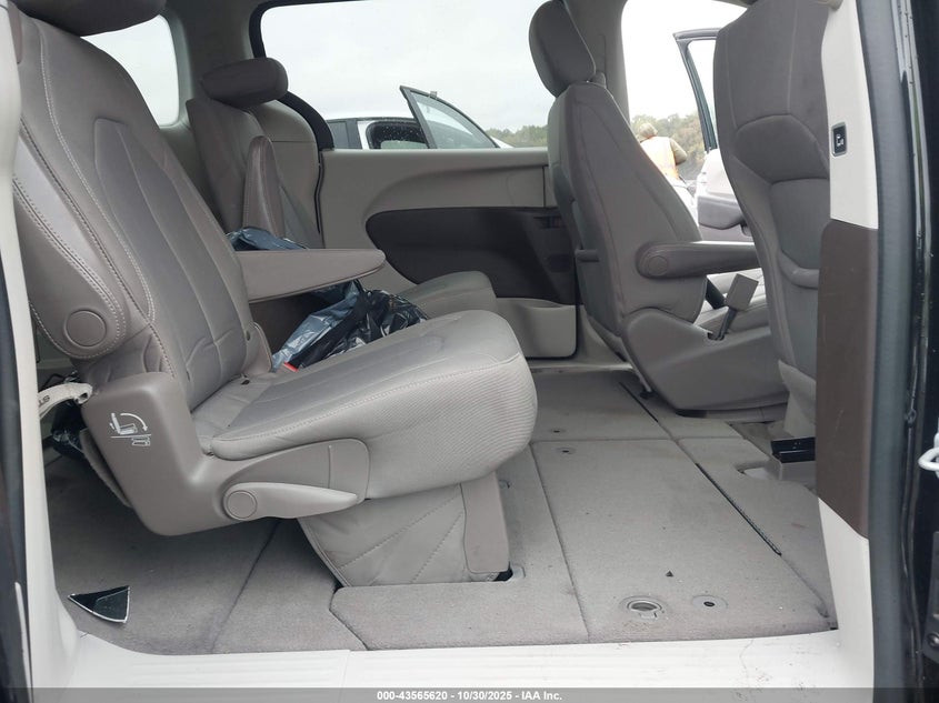 2017 Chrysler Pacifica Touring VIN: 2C4RC1DG3HR655072 Lot: 43565620