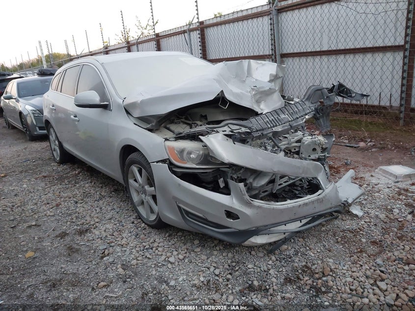 VOLVO V60 T5 PREMIER