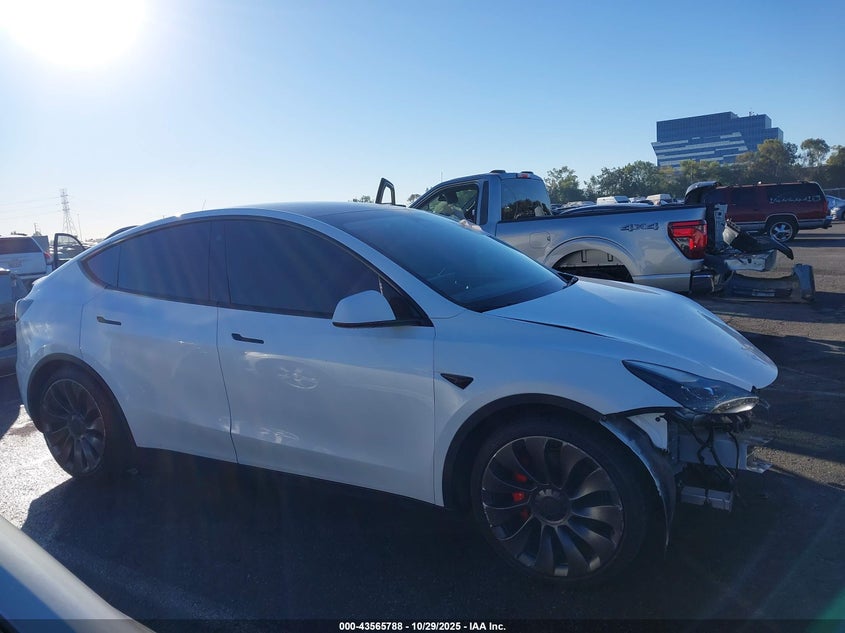 2022 Tesla Model Y Performance Dual Motor All-Wheel Drive VIN: 7SAYGDEF1NF521341 Lot: 43565788