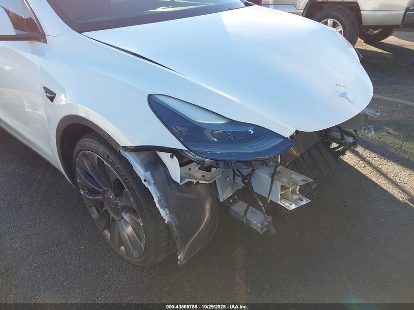 2022 Tesla Model Y Performance Dual Motor All-Wheel Drive VIN: 7SAYGDEF1NF521341 Lot: 43565788