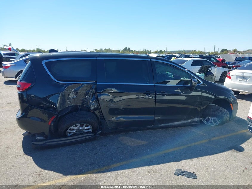 2023 Chrysler Pacifica Touring L VIN: 2C4RC1BG5PR515610 Lot: 43565914