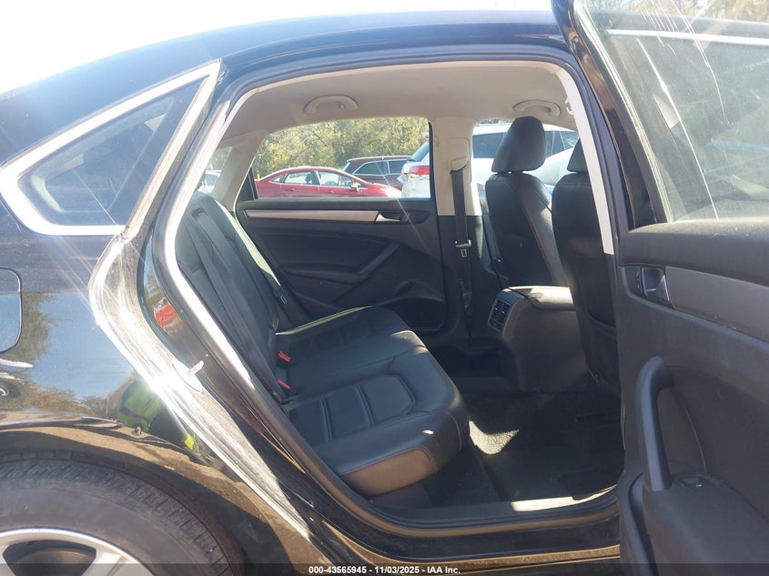 2015 VOLKSWAGEN PASSAT 1.8T SE - 1VWBT7A3XFC030953