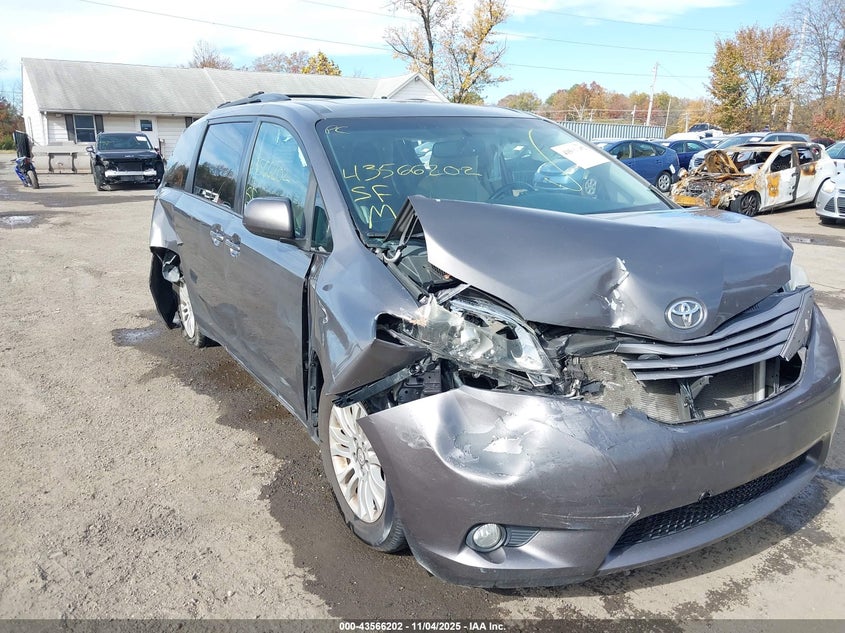 5TDYK3DC8FS628008 2015 TOYOTA SIENNA photo no. 6