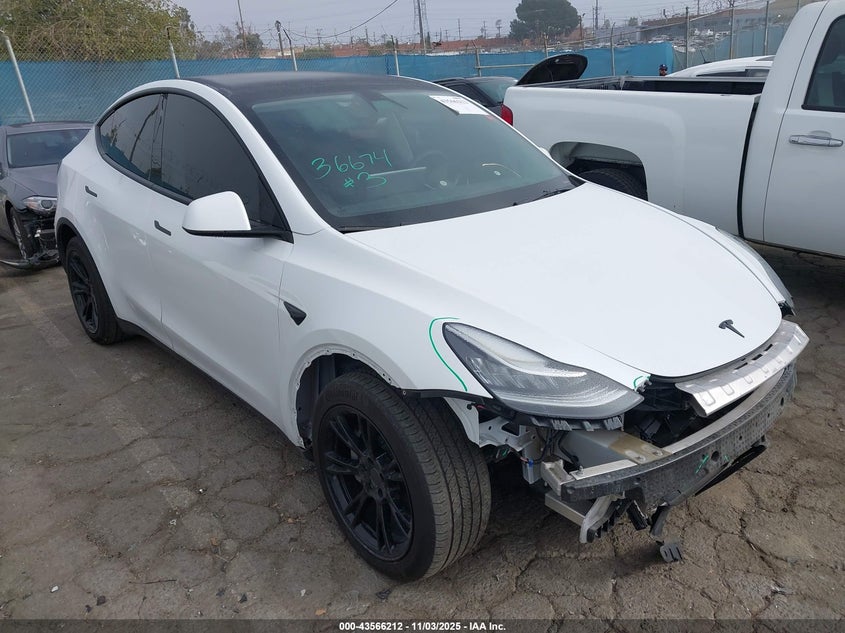 2022 TESLA MODEL Y LONG RANGE DUAL MOTOR ALL-WHEEL DRIVE - 7SAYGDEE8NF399861