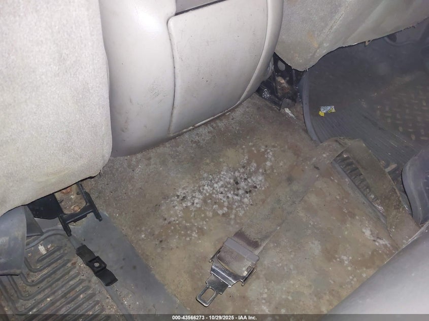 2000 Chevrolet Suburban 1500 Ls VIN: 3GNFK16T9YG114685 Lot: 43566273