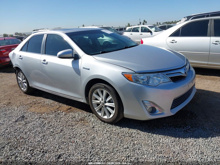 TOYOTA CAMRY HYBRID XLE