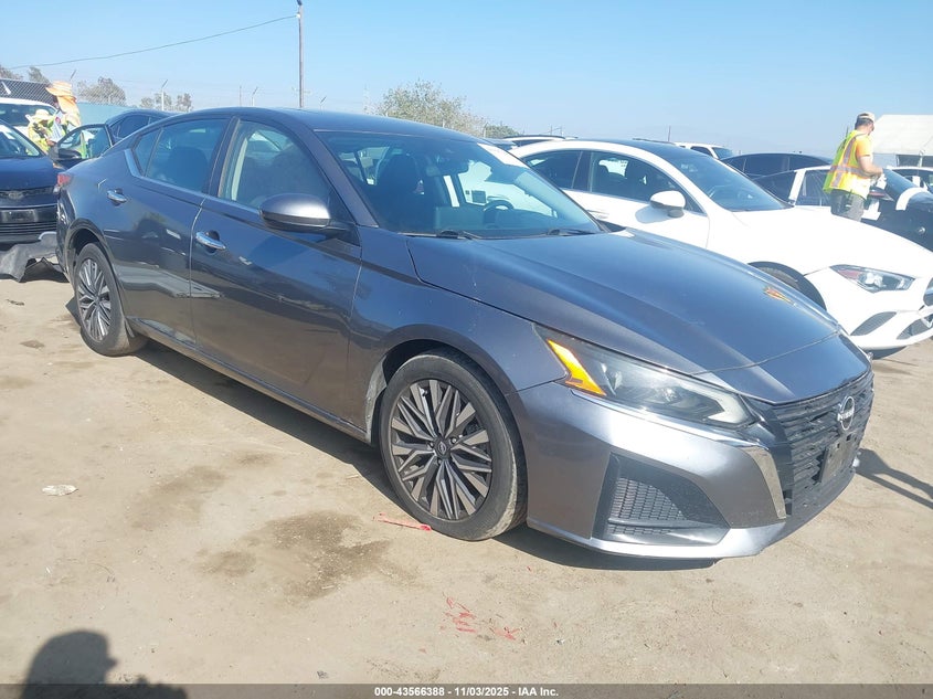 NISSAN ALTIMA SV FWD