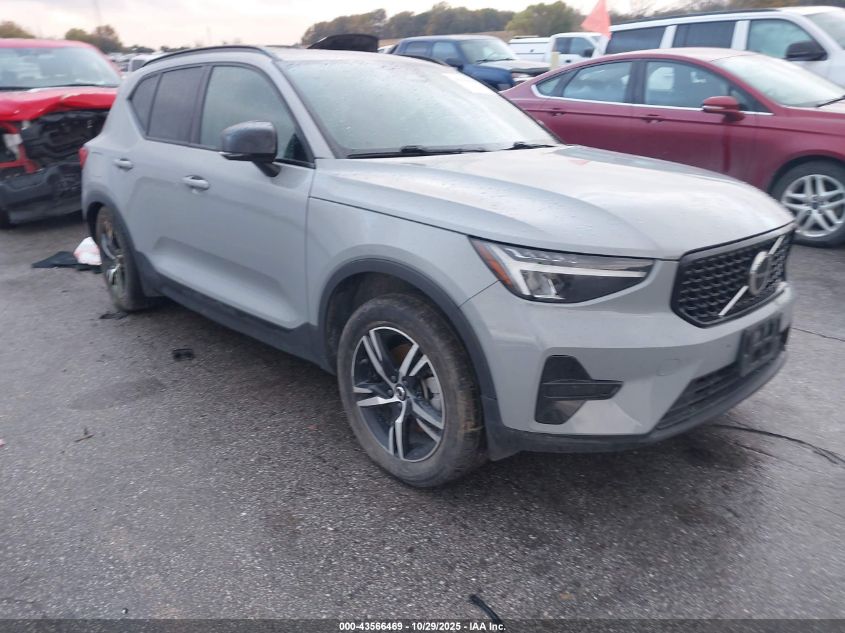 VOLVO XC40 B5 CORE BRIGHT THEME/B5 CORE DARK THEME