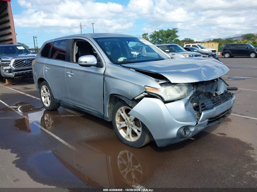 MITSUBISHI OUTLANDER SE