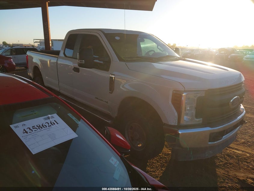 1FT8X3BT6JEC46059 2018 Ford F-350 Xl auction photo 1
