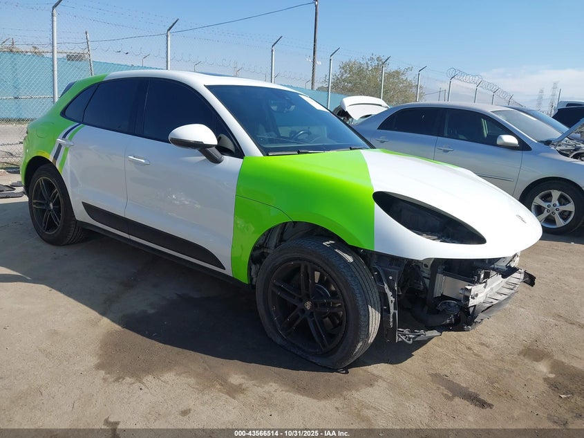 PORSCHE MACAN