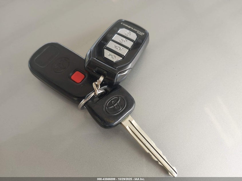 2004 Toyota Matrix Xr VIN: 2T1LR32E74C781673 Lot: 43566599