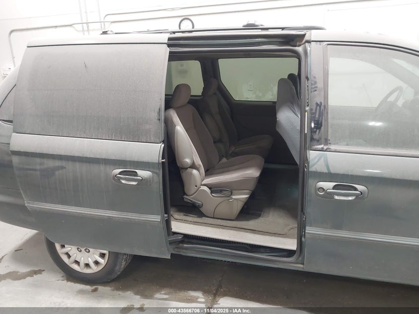 2002 Chrysler Town & Country Lx VIN: 2C4GT44L22R683572 Lot: 43566706