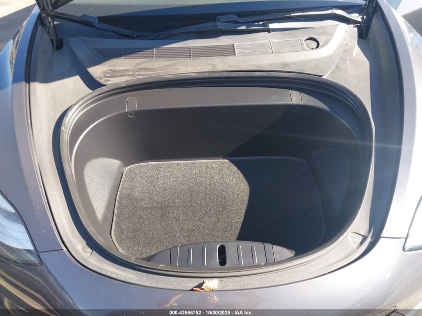 2018 Tesla Model 3 Long Range/Performance VIN: 5YJ3E1EB5JF100421 Lot: 43566752