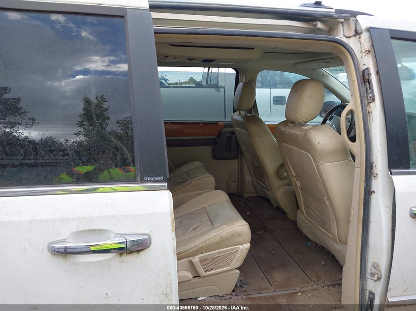 2010 Chrysler Town & Country Limited VIN: 2A4RR6DX7AR240266 Lot: 43566760