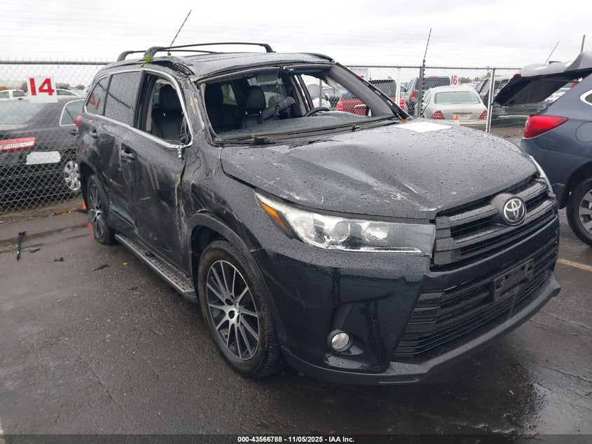 TOYOTA HIGHLANDER SE