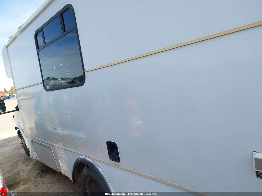 2005 Ford E-450 Cutaway Standard VIN: 1FDXE45SX5HA15627 Lot: 43566985