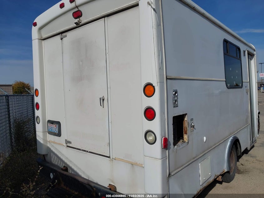 2005 Ford E-450 Cutaway Standard VIN: 1FDXE45SX5HA15627 Lot: 43566985