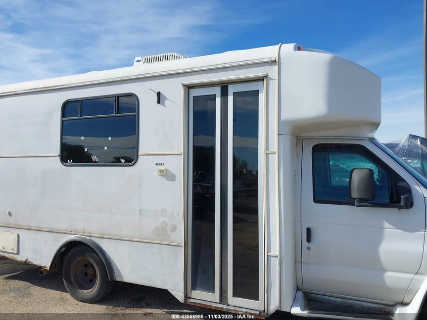 2005 Ford E-450 Cutaway Standard VIN: 1FDXE45SX5HA15627 Lot: 43566985