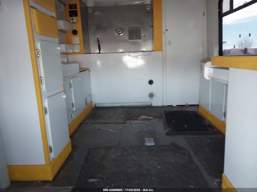 2005 Ford E-450 Cutaway Standard VIN: 1FDXE45SX5HA15627 Lot: 43566985