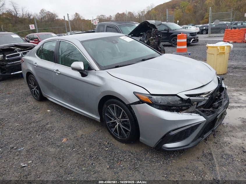 TOYOTA CAMRY SE AWD
