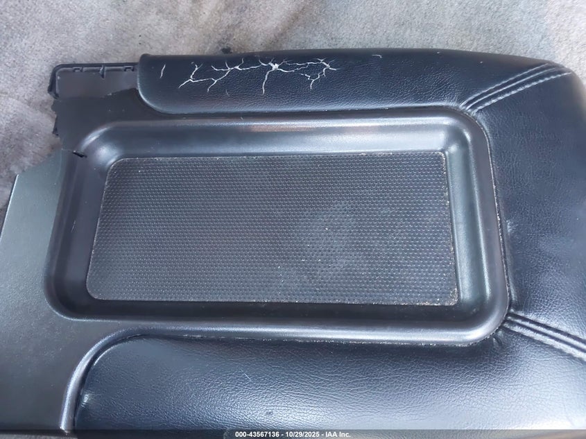 2005 Chevrolet Tahoe Ls VIN: 1GNEC13V85J176815 Lot: 43567136