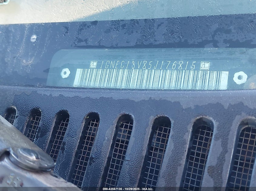 2005 Chevrolet Tahoe Ls VIN: 1GNEC13V85J176815 Lot: 43567136