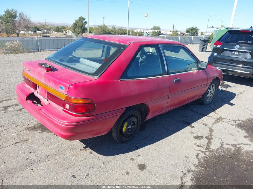 1FAPP11JXPW353480 1993 FORD ESCORT photo no. 4