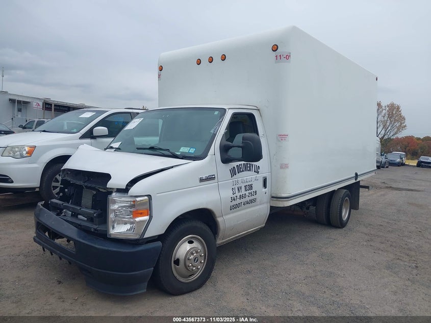 1FDWE3FN2NDC00552 2022 FORD ECONOLINE photo no. 2