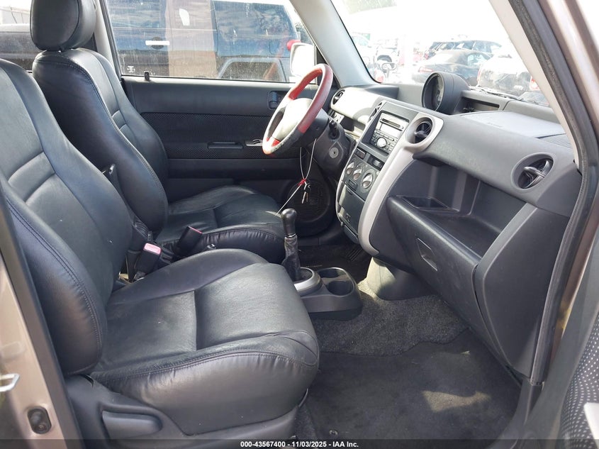 JTLKT334450211150 2005 SCION XB photo no. 5