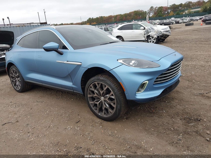 2021 Aston Martin Dbx