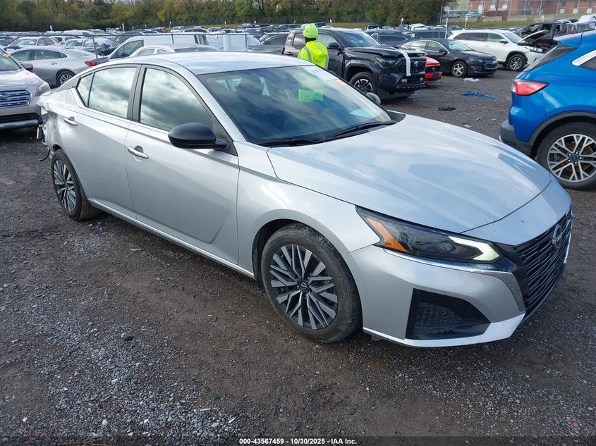 NISSAN ALTIMA SV FWD