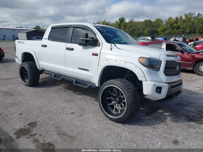 TOYOTA TUNDRA LIMITED 5.7L V8