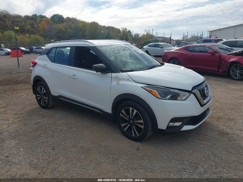 NISSAN KICKS SR