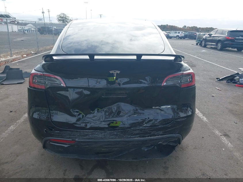 2025 Tesla Model Y Long Range Dual Motor All-Wheel Drive VIN: 7SAYGAEE0SF285203 Lot: 43567896