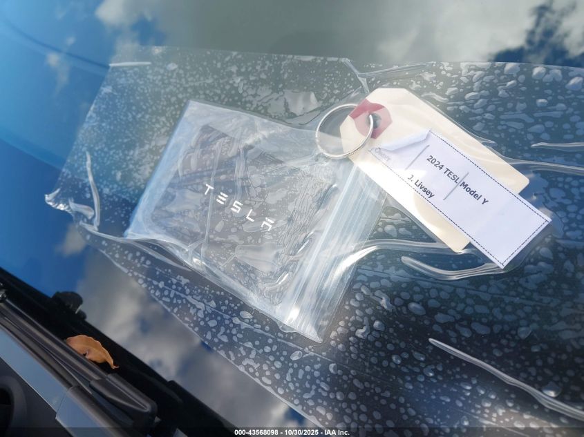 2024 Tesla Model Y Performance Dual Motor All-Wheel Drive VIN: 7SAYGDEF7RA318053 Lot: 43568098