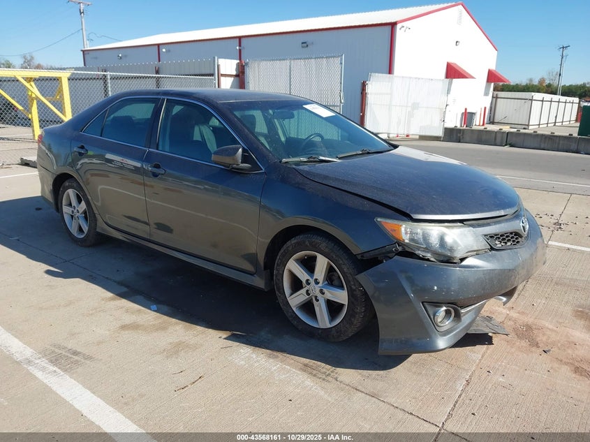 TOYOTA CAMRY SE