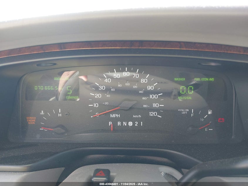 1998 Lincoln Town Car Signature VIN: 1LNFM82W5WY644310 Lot: 43568401