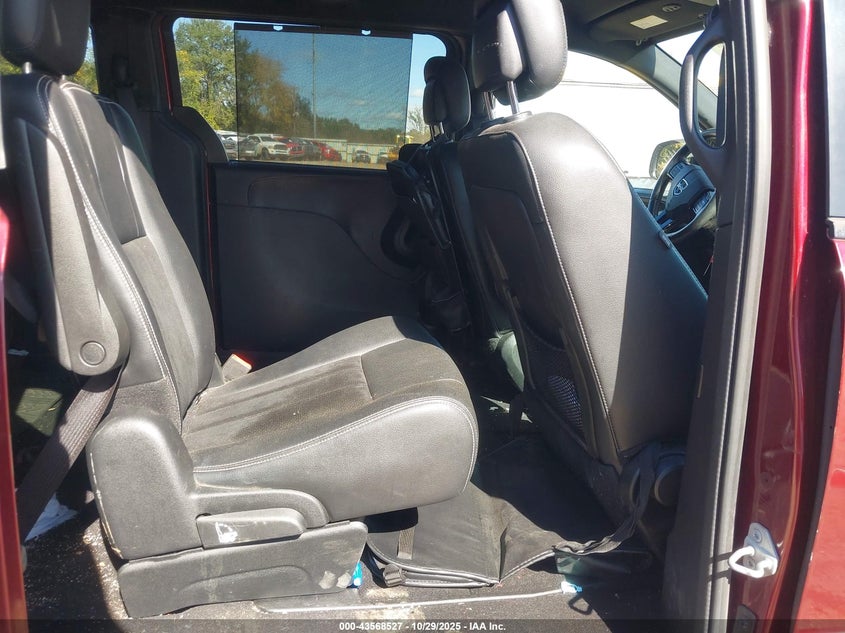 2017 Dodge Grand Caravan Sxt VIN: 2C4RDGCG2HR632061 Lot: 43568527