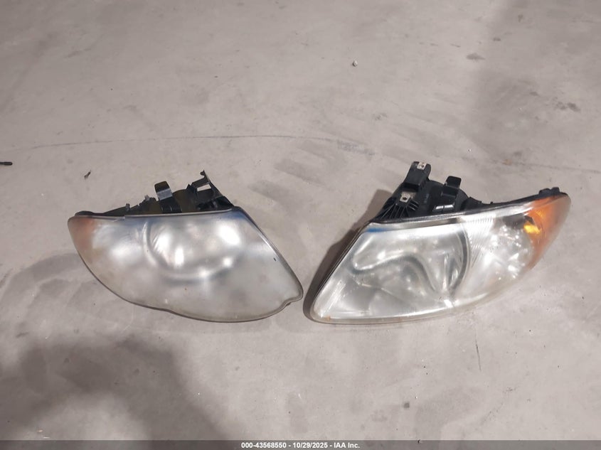 2005 Chrysler Town & Country Touring VIN: 2C4GP54L05R101807 Lot: 43568550