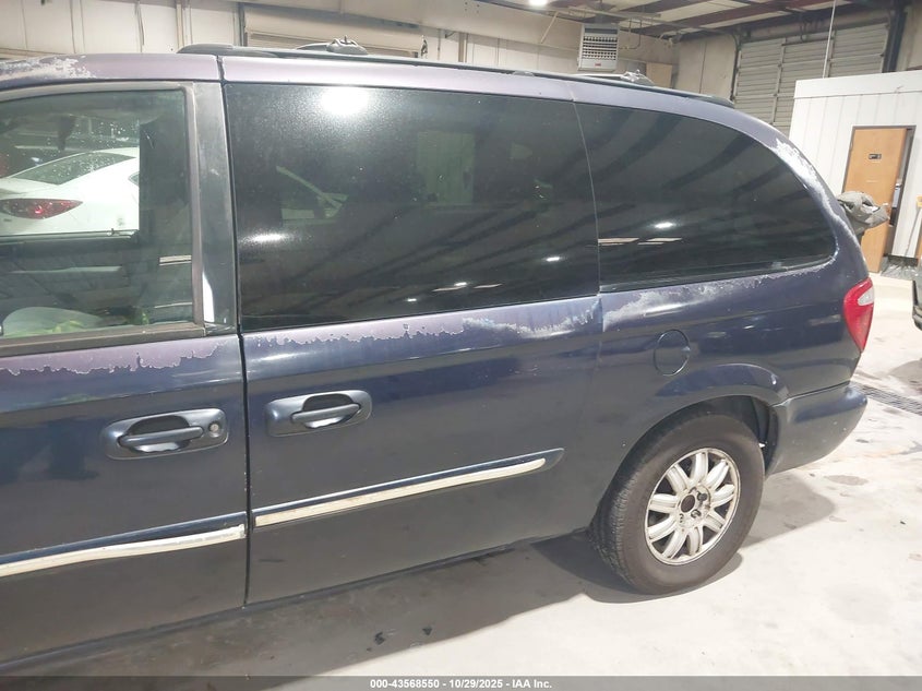 2005 Chrysler Town & Country Touring VIN: 2C4GP54L05R101807 Lot: 43568550